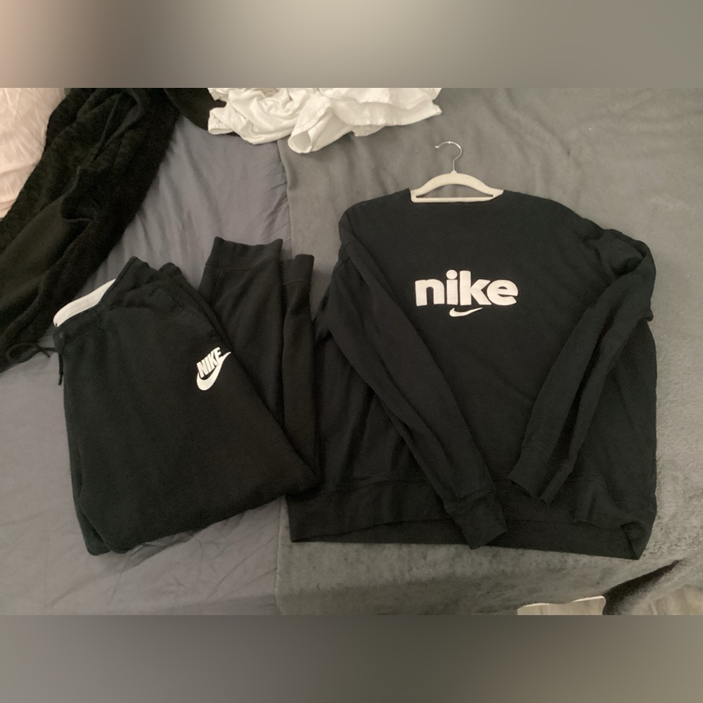 Nike top and bottom set